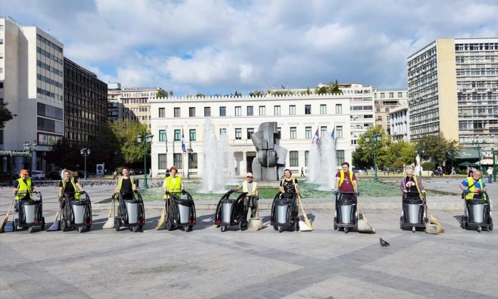 Δήμος Αθηναίων: 250 σύγχρονα χειραμαξίδια οδοκαθαρισμού για τους εργαζόμενους